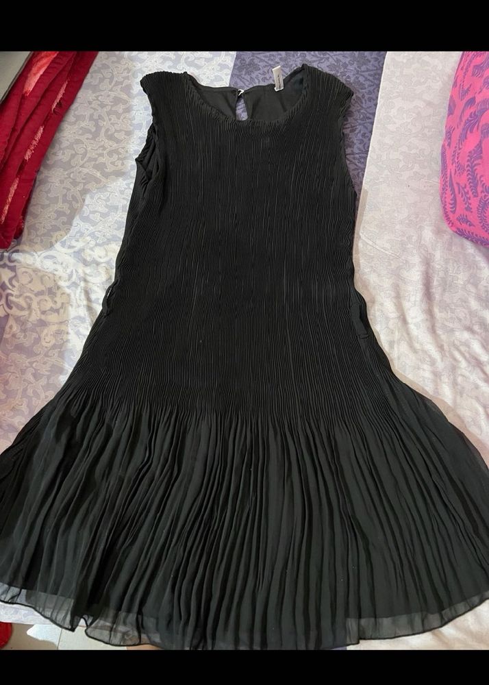 Chic Black Pleated Dress