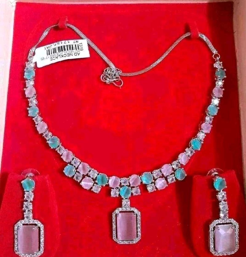 ⬇️AD Stunning Necklace and Earring Set