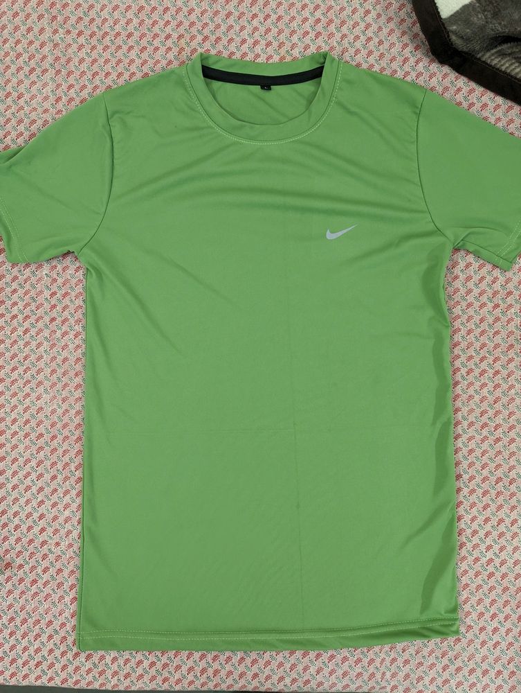 Nike Pista Coloured Tshirt Brand New For Sale