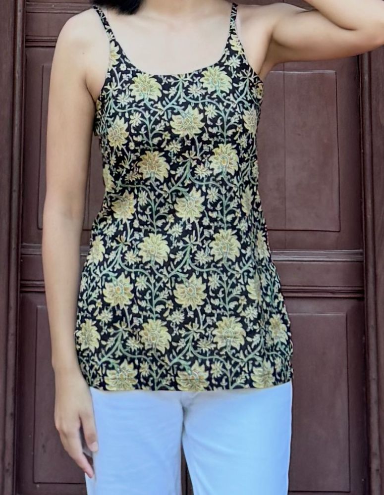 evara VEDA SHORT SLEEVELESS KURTI