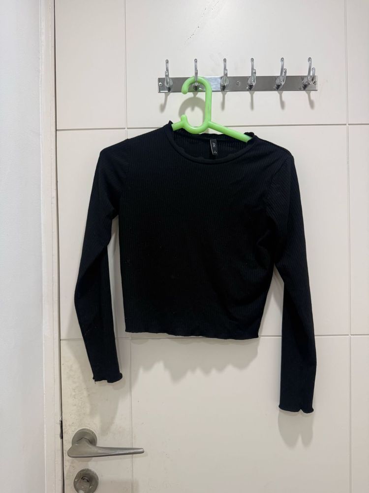 Black Ribbed Long Sleeve Crop Top
