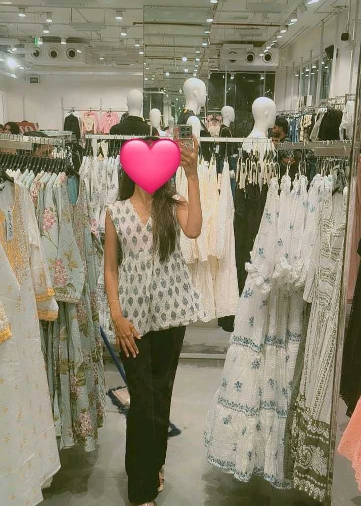 Stylish Printed Sleeveless Kurti