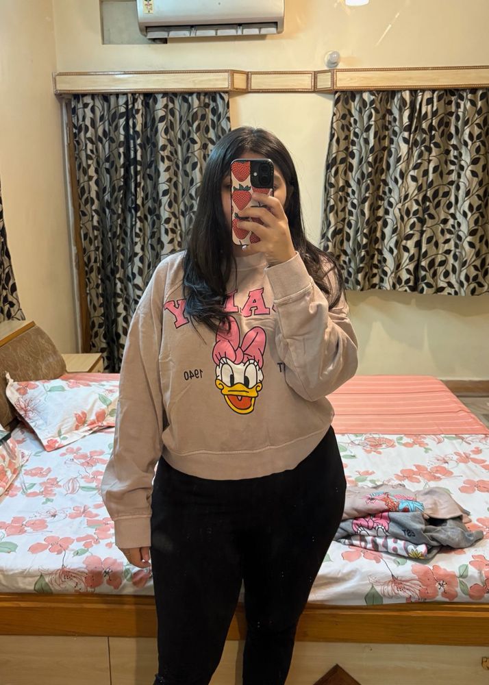 Cute Daisy Duck Graphic Sweatshirt
