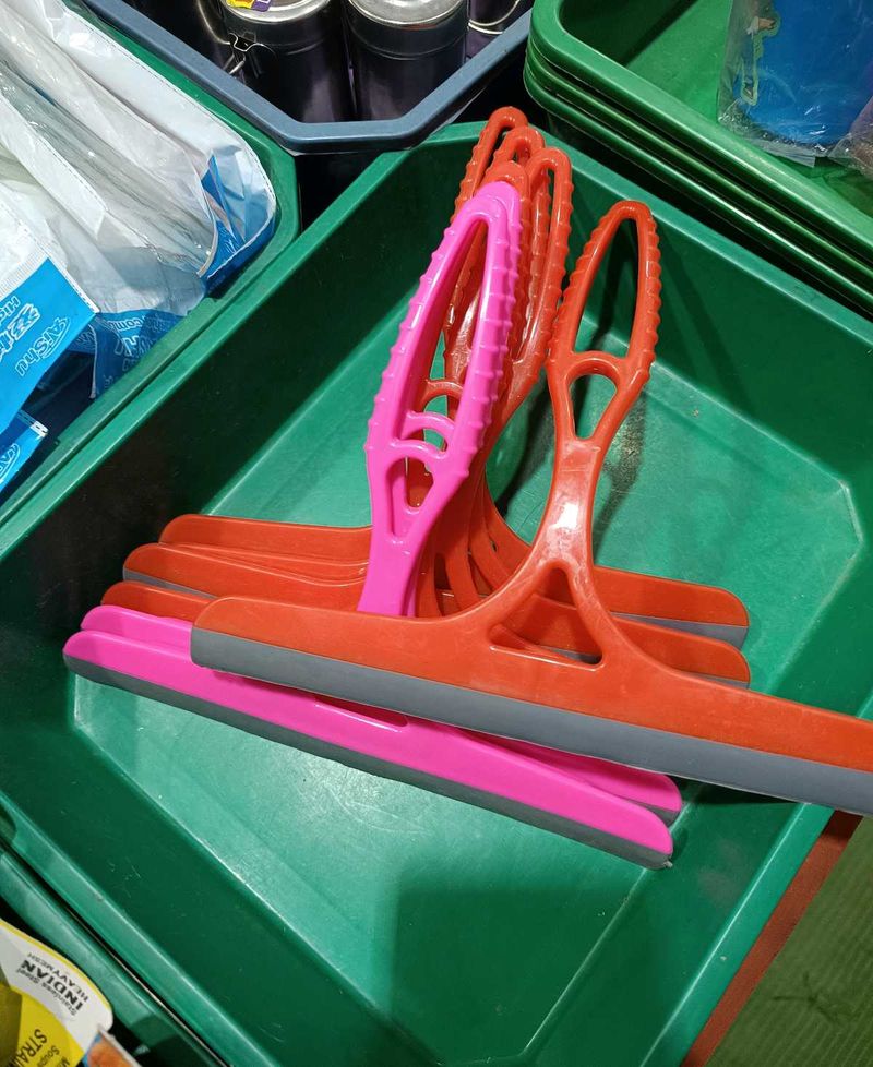 2 kitchen, car window wiper