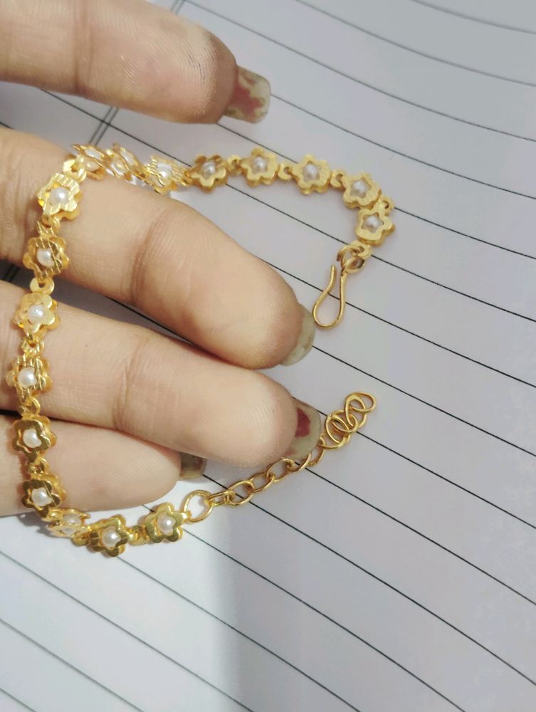 Hand Simple Non Blackable Bracelet