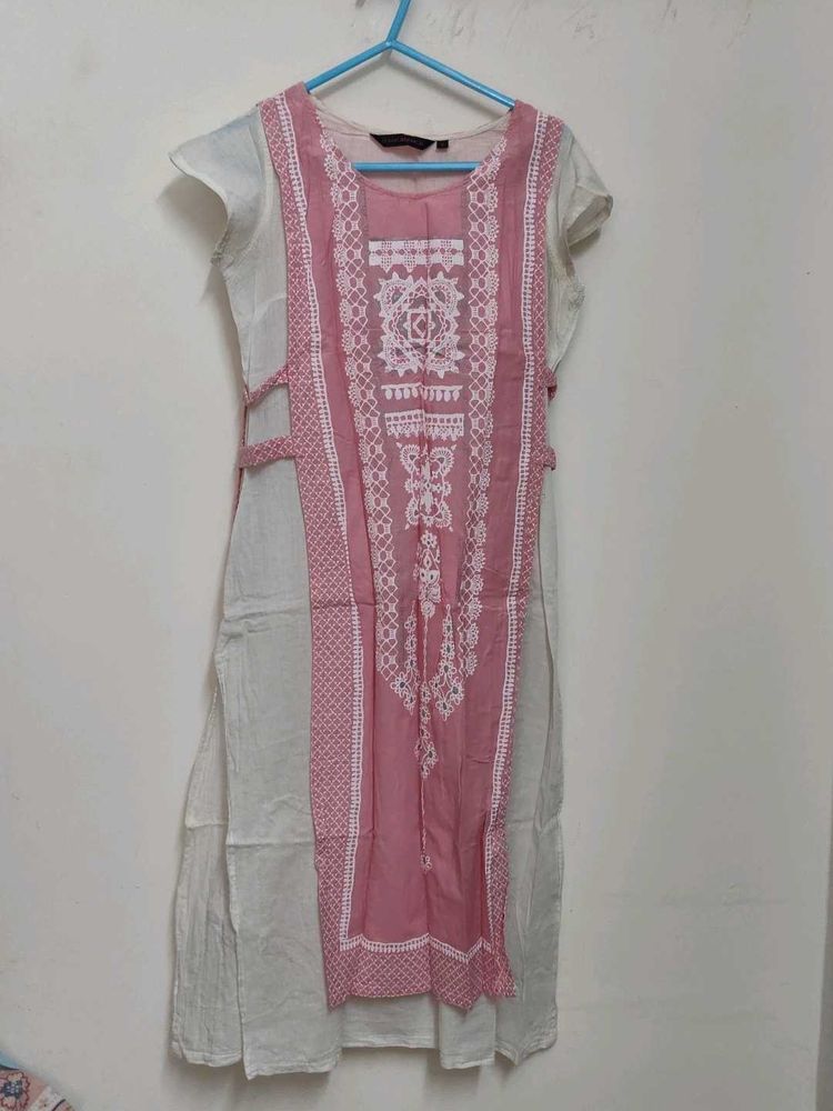 Pink &amp; White Embroidered Kurta