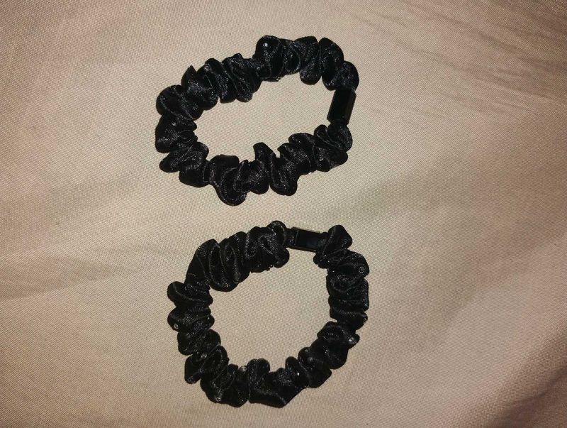 black hair ties