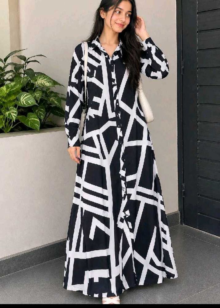 Stylish Black &amp; White Geometric Print Maxi Dress
