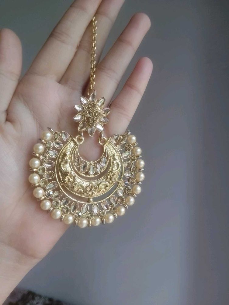 Elegant Gold Maang Tikka with Pearls