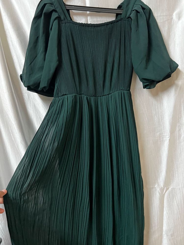 Elegant Pleated Square Neck Dress