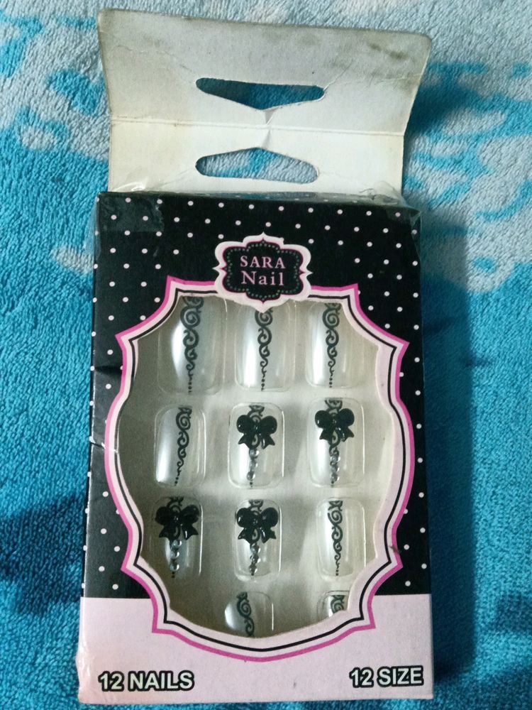 Fake Nails Box Little Damaged no glue
