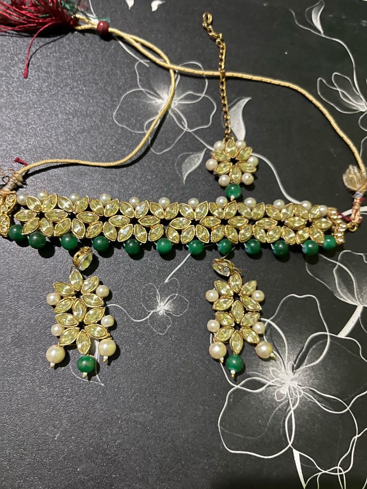 Elegant Kundan Necklace &amp; Earring Set
