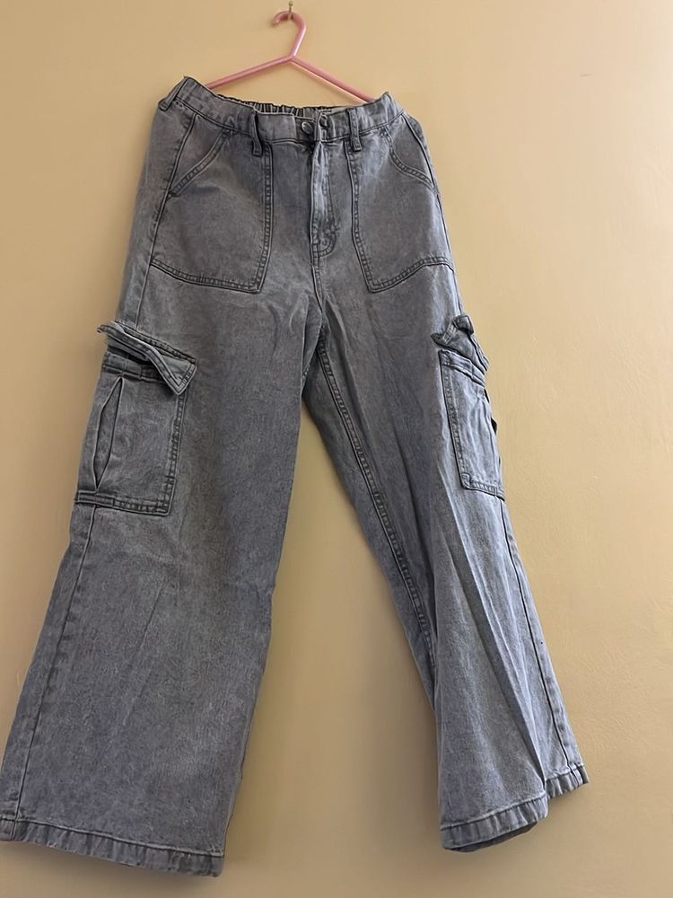 Stylish Grey Wide-Leg Cargo Jeans