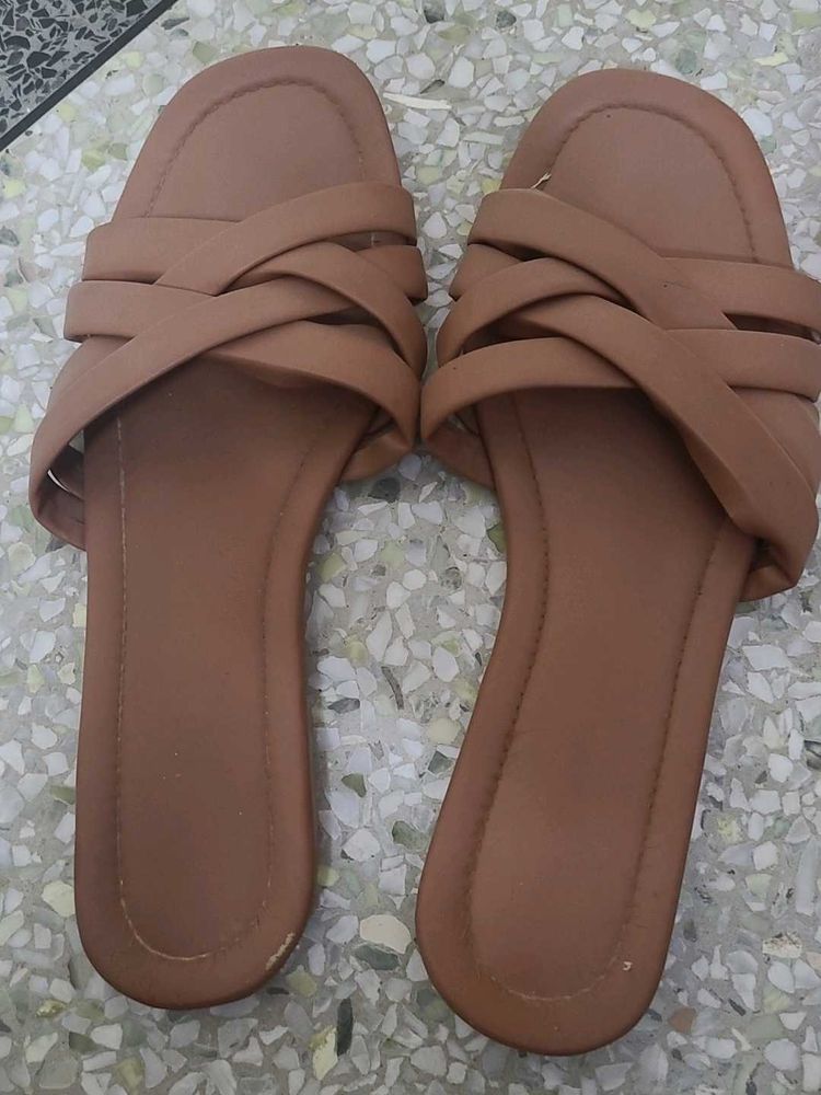 Stylish Brown Crossover Flat Sandals