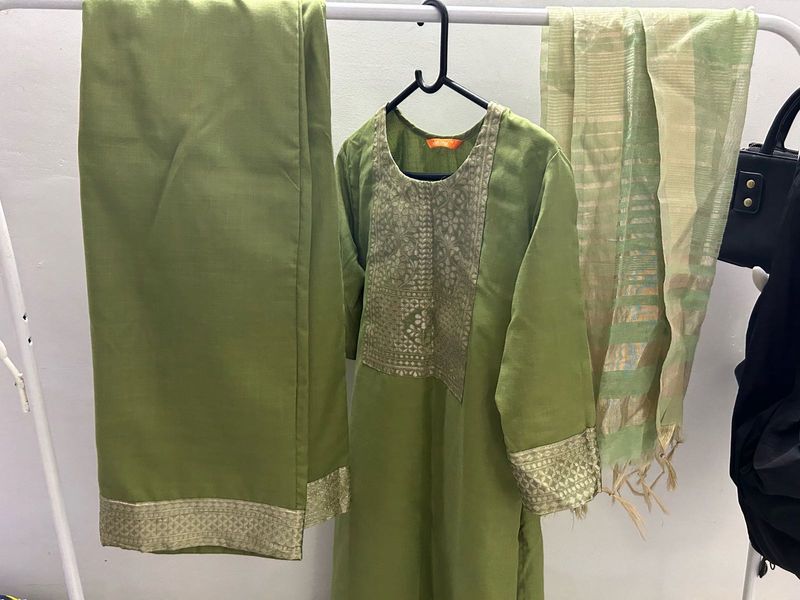 Indo Era Green Kurta Set ( Medium )