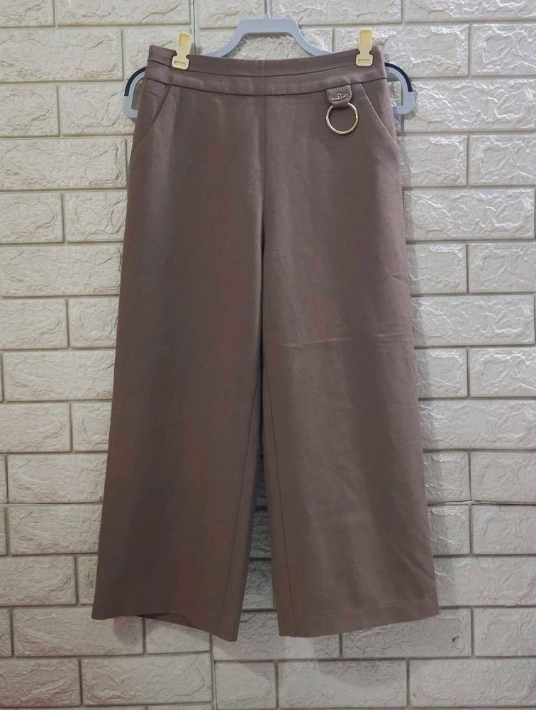 L.A. HIRE High-Waisted Wide-Leg Trouser