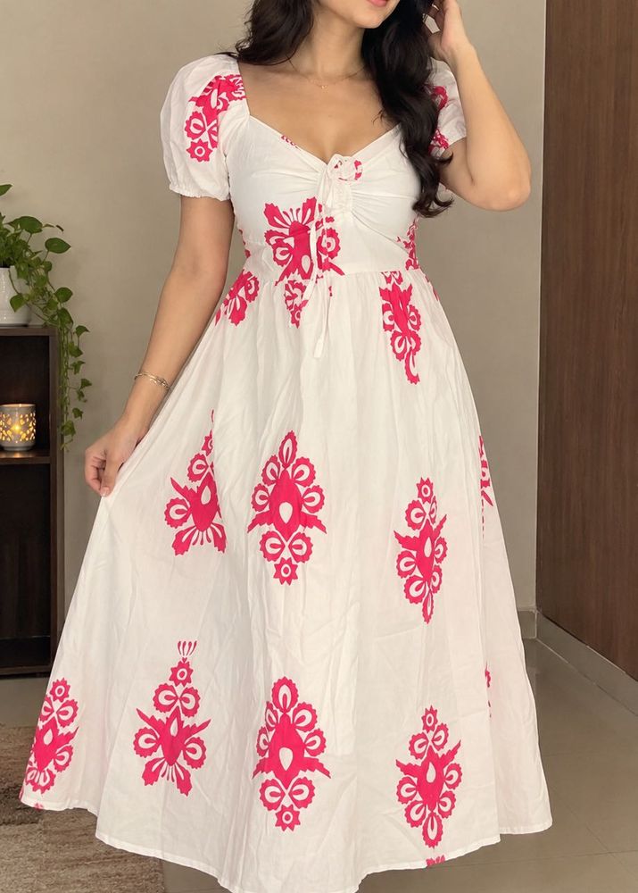 Chic White &amp; Pink Floral Maxi Dress