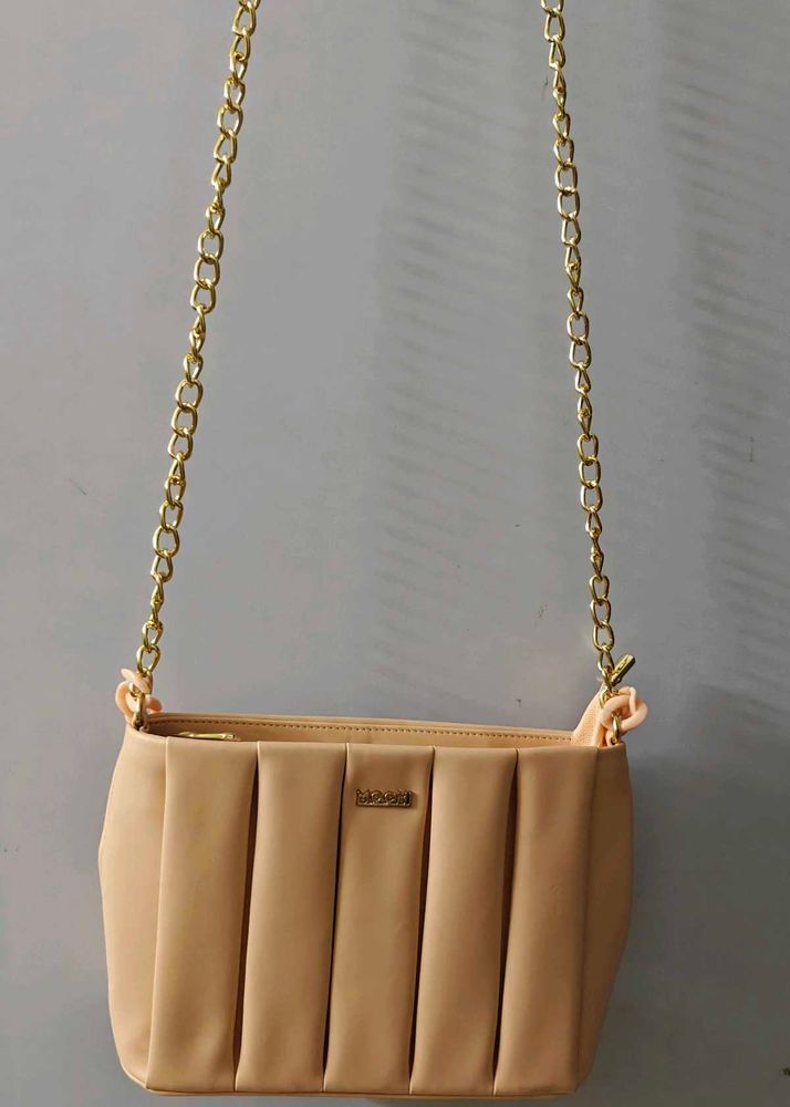 Chic Chain Detail Crossbody Bag