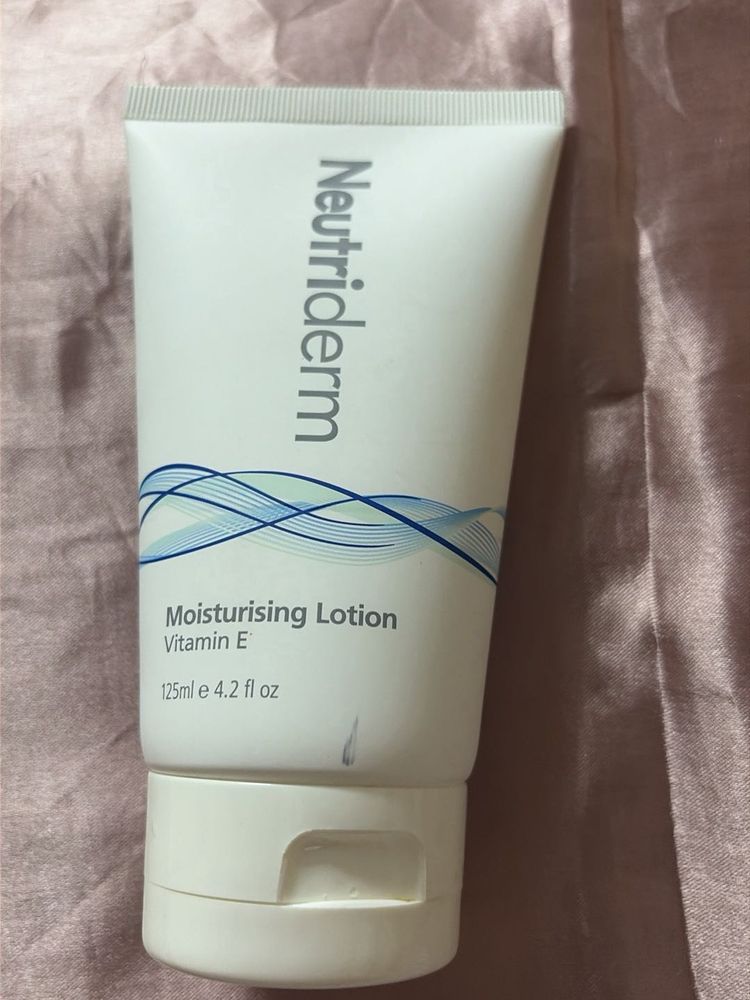 Neutriderm Moisturising Lotion with Vitamin E