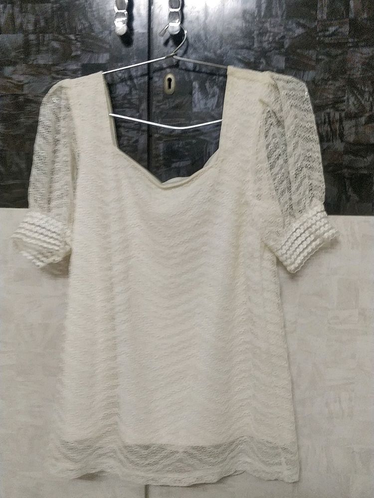 NETTED PUFFED SLEEVES TOP