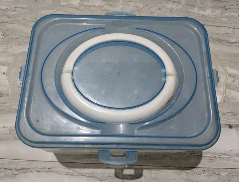 Egg container
