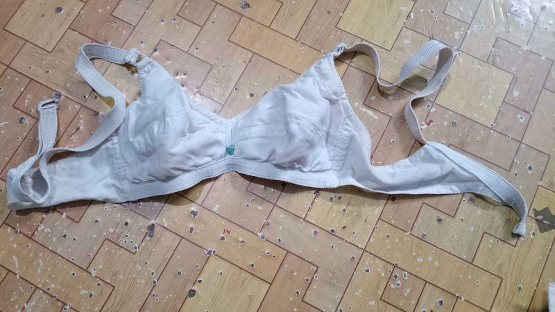 Comfortable White 2pic Padded Bra