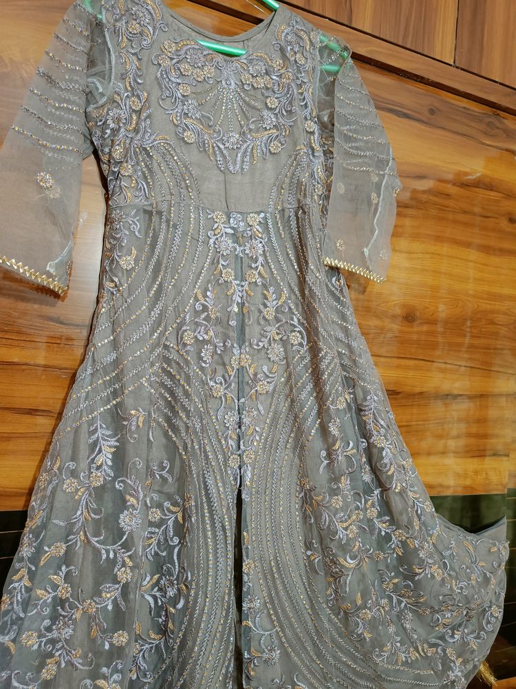 Pakistani Three Pieces Dress