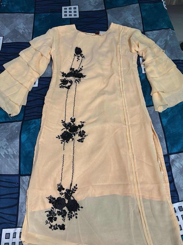 Elegant Peach Kurta with Floral Embroidery