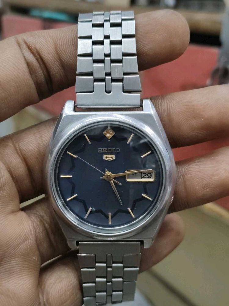 Seiko 5 Men's Watch - Classic Design