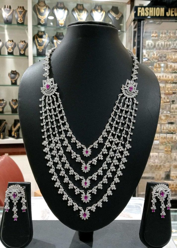 Stunning Layered Necklace &amp; Earrings Set