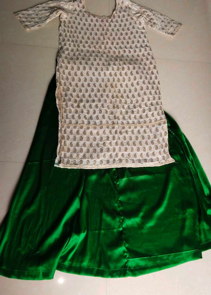 Elegant Kurta with Green Skirt Set