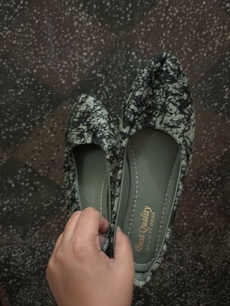 Stylish Green and black Ballerinas