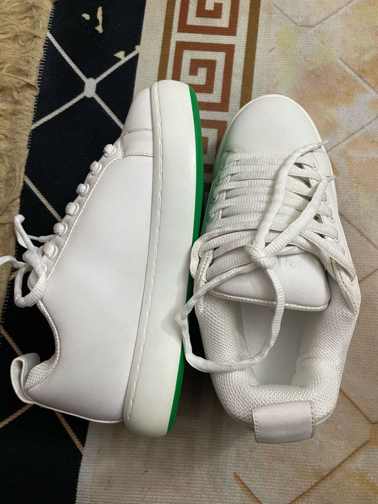 White Fashion Sneakers