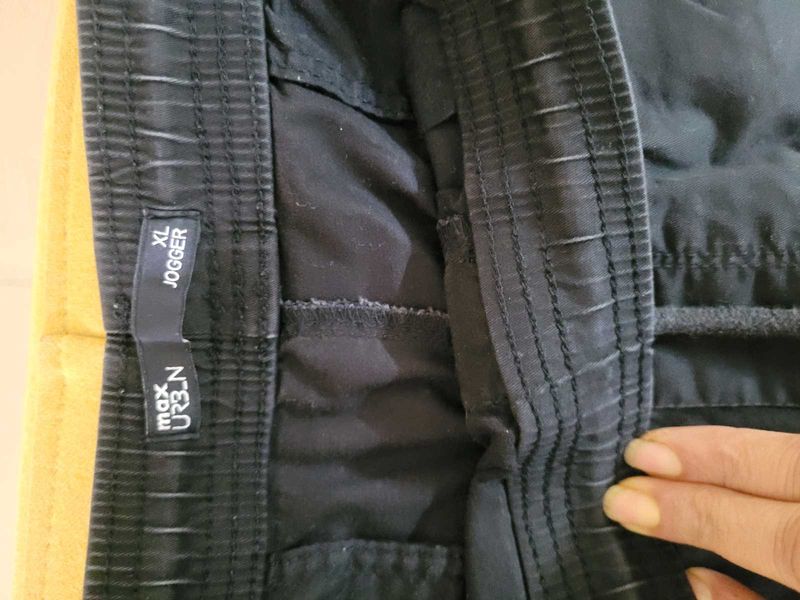 Max Urban Joggers XL size
