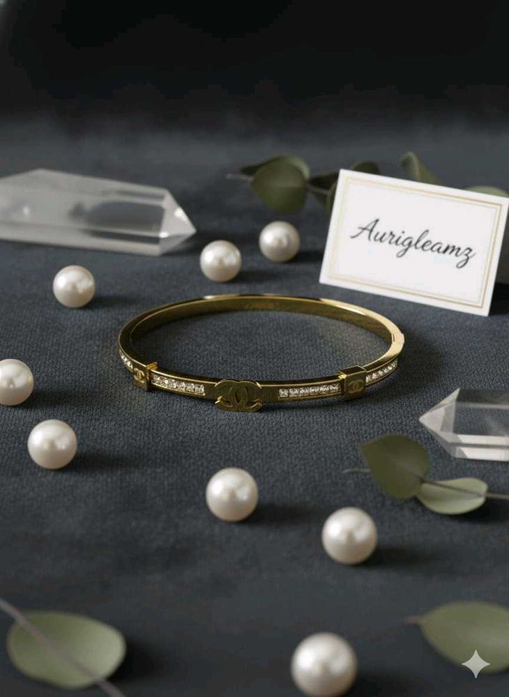 Elegant Gold Bangle Bracelet