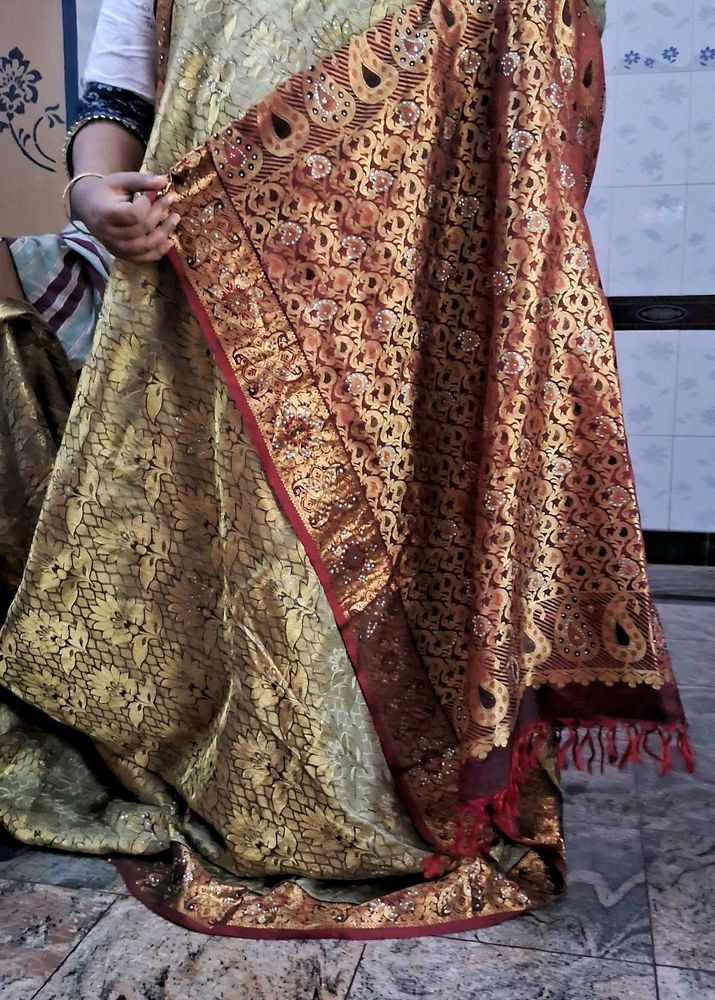 Gorgeous  Olive With Golden Mix. Pure Silk Saree