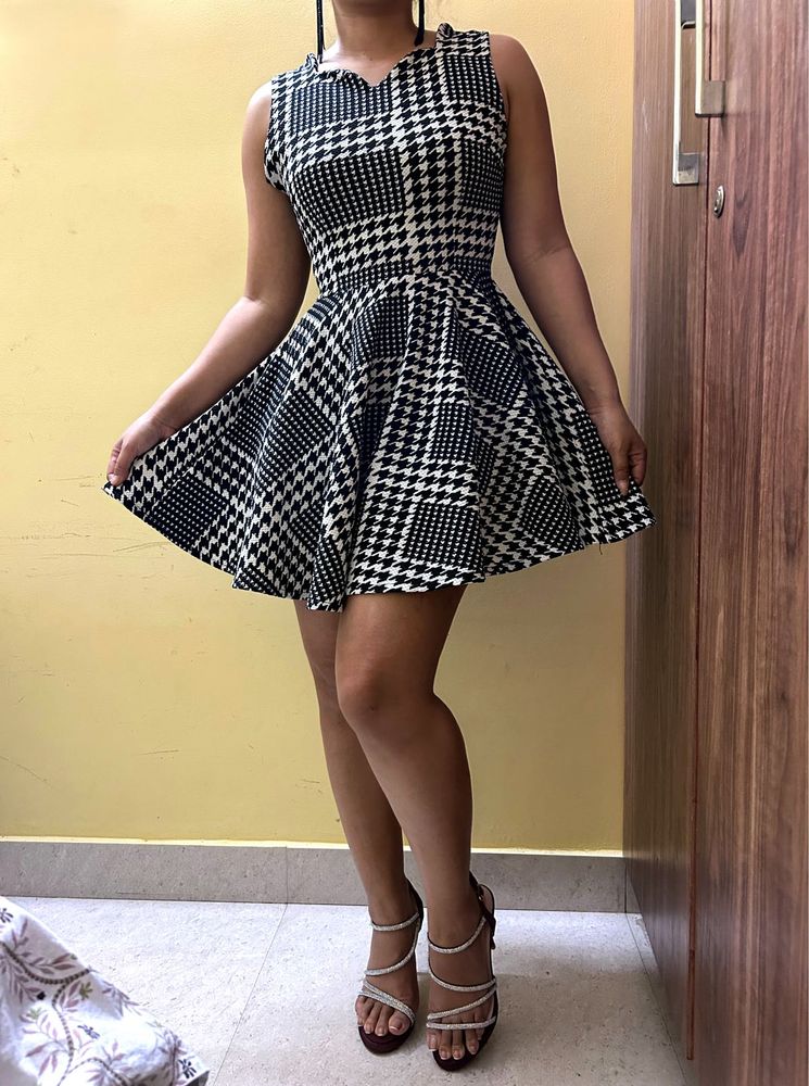 Chic Houndstooth Fit &amp; Flare Dress