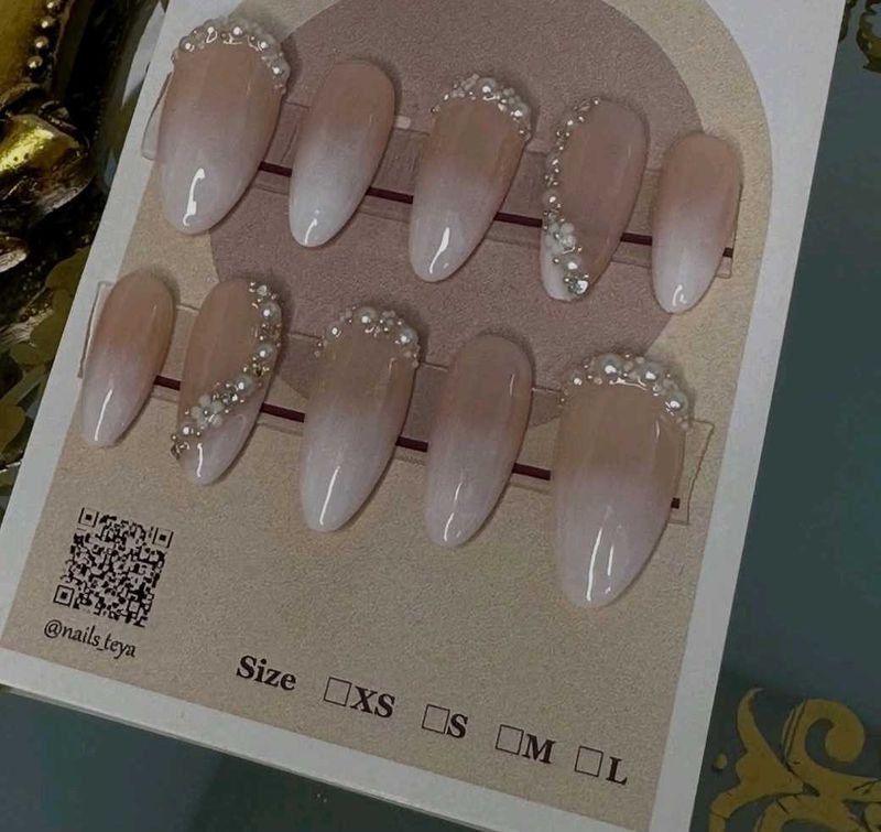 Glamorous Press-On Nails