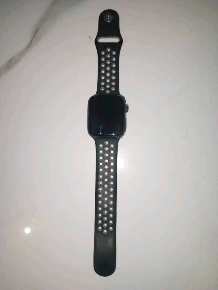 Smart Watch only need repairing  don't have Charge
