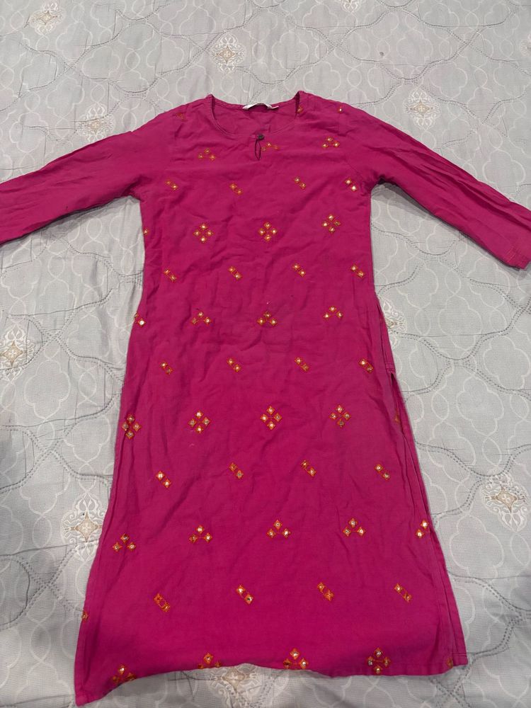 Vibrant Pink Kurta with Gold Embellishments