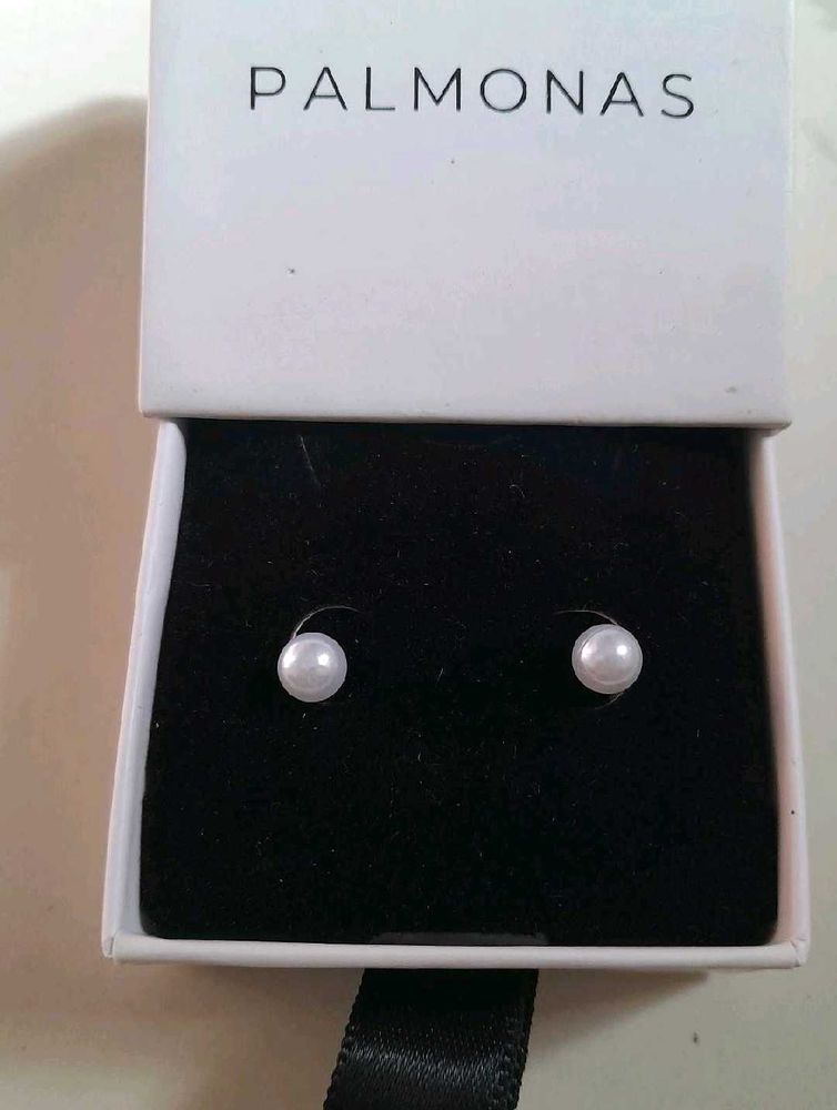 Palmonas Pearl Earrings