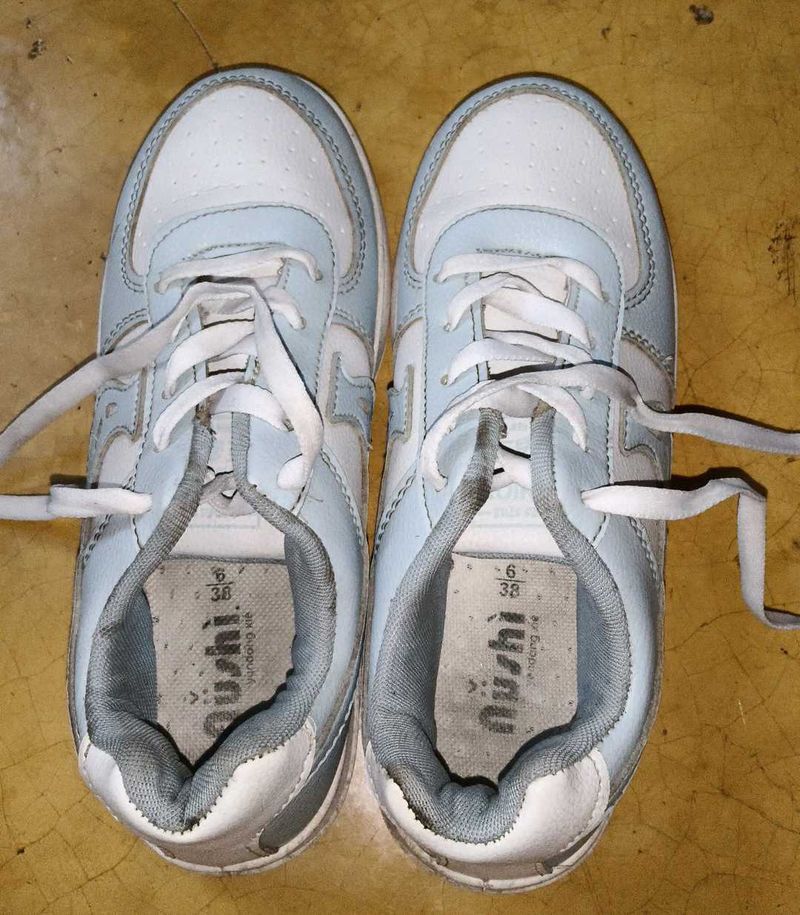 Cute Blue &amp; White Sneakers