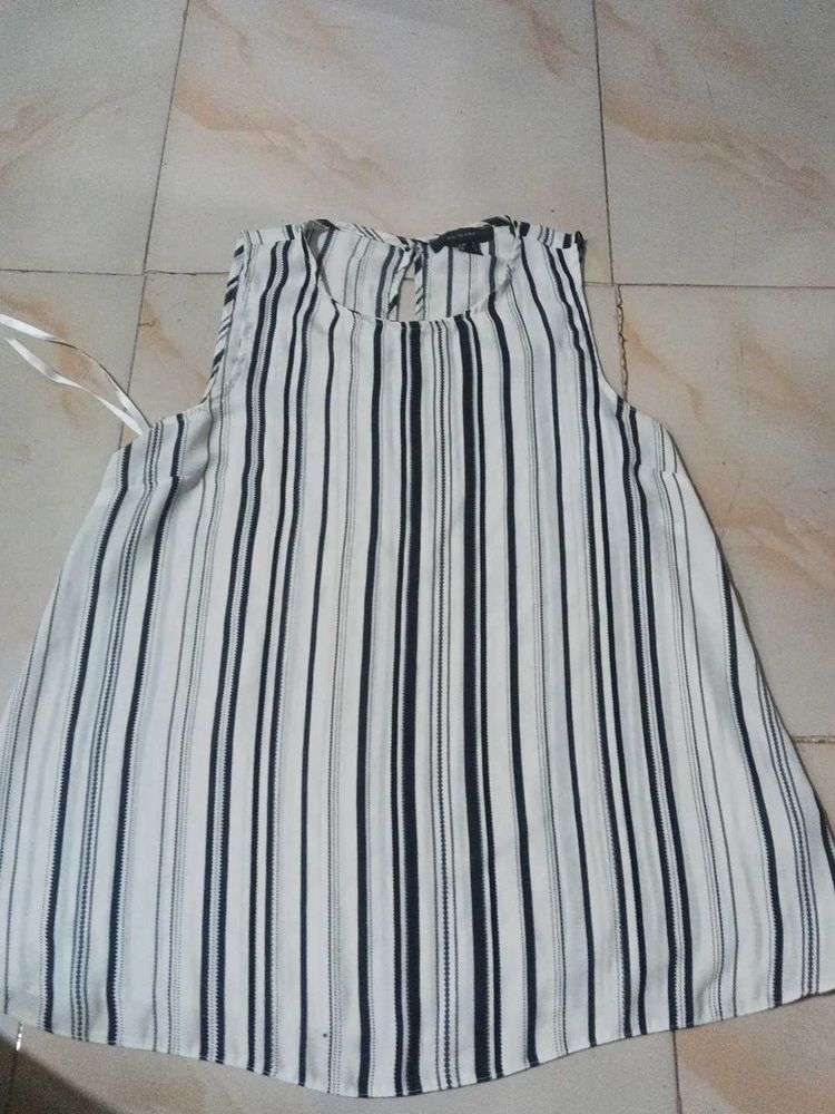 Chic Striped Sleeveless Top