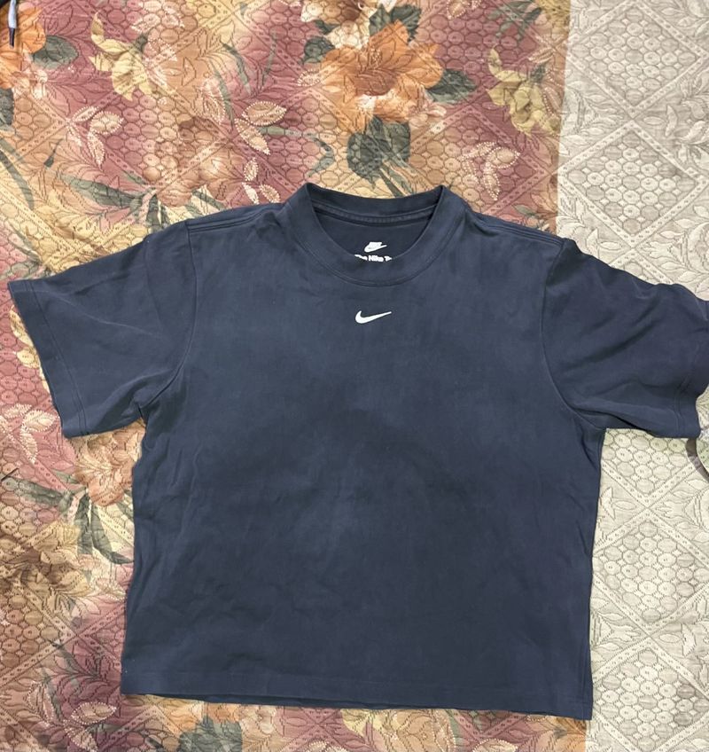 Nike Crew Neck T-Shirt (cropped)