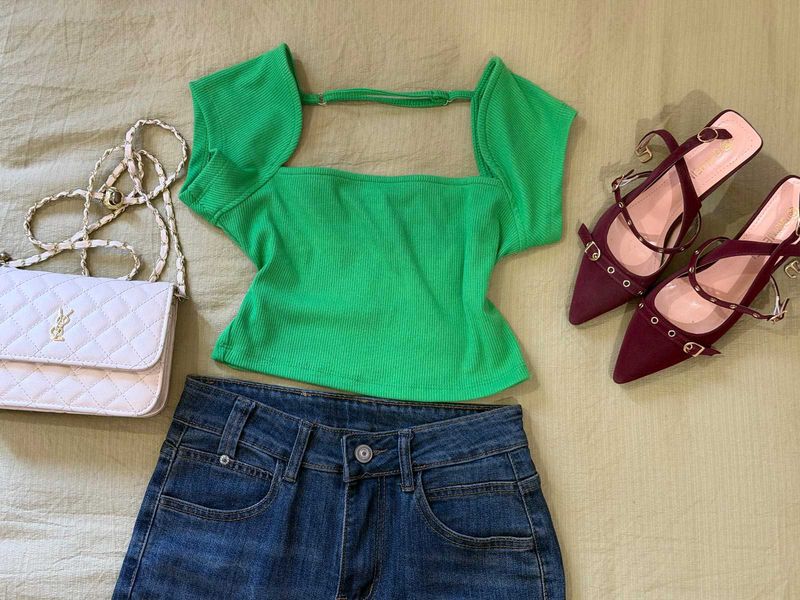 Chic Green Ribbed Cropped Top