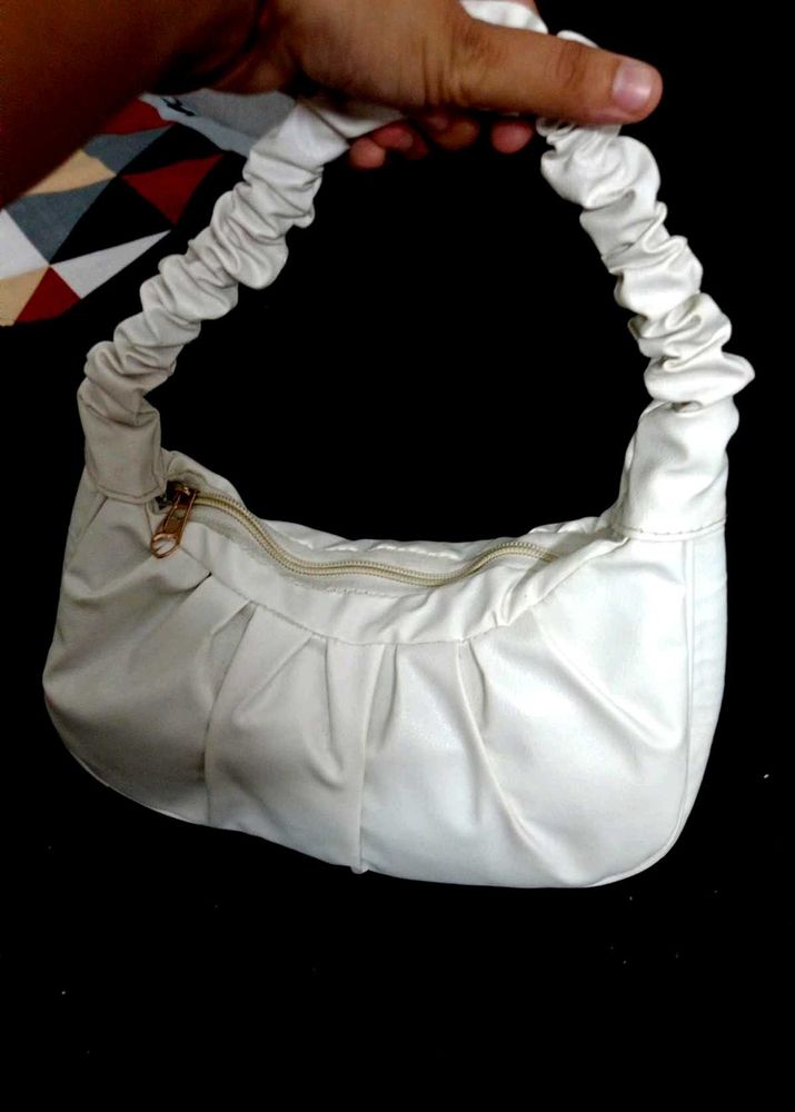 Stylish Cream Handbag with Gold Zipper
