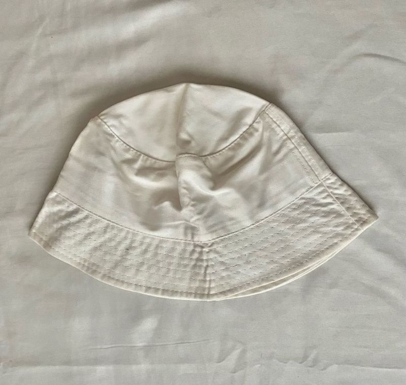 Classic White Bucket Hat 🤍