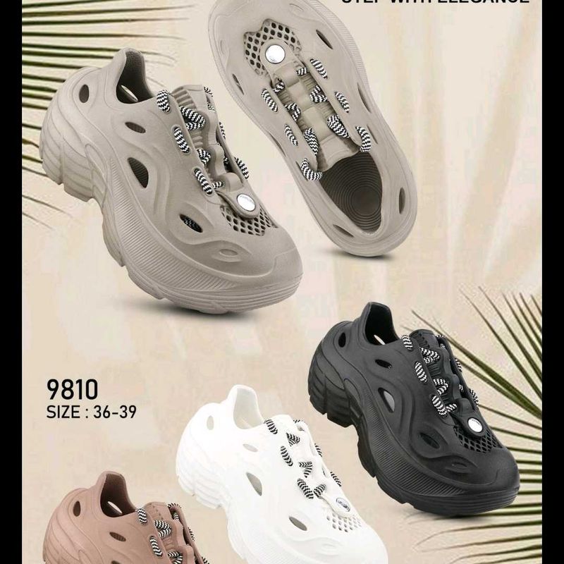 Stylish Athleisure Clogs 6-7 size