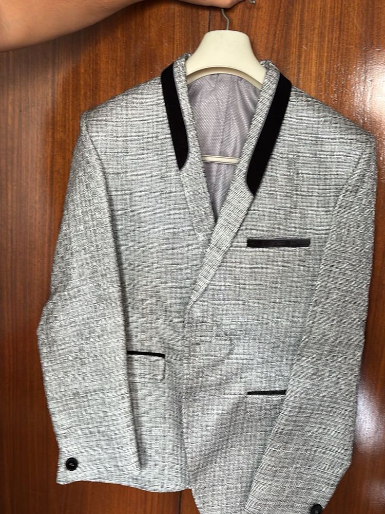 Men's Textured Grey Blazer