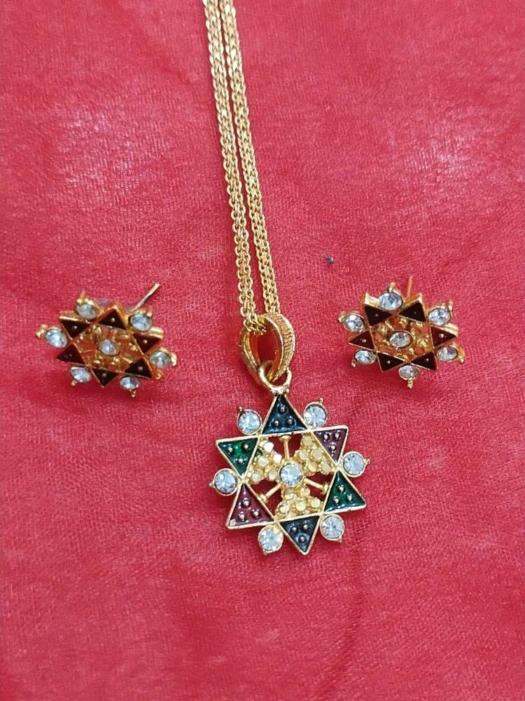Stunning Star Pendant Necklace &amp; Earrings Set